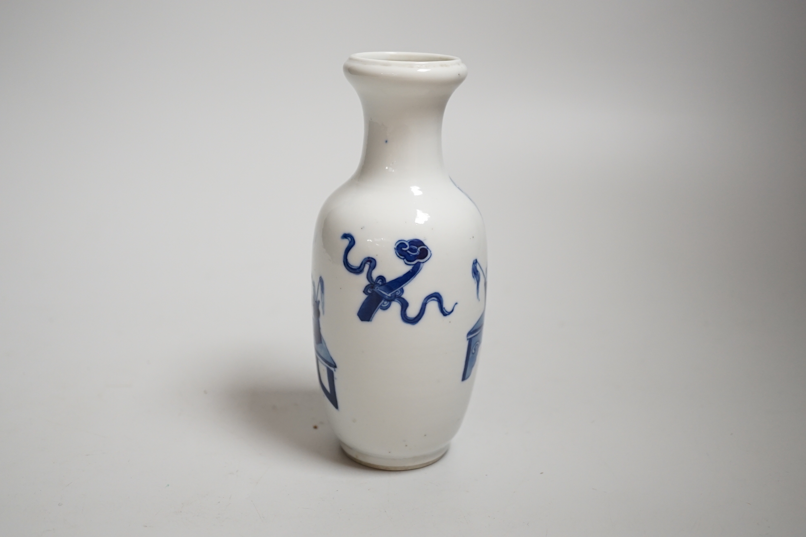 A 19th century Chinese blue and white vase hand painted with figures, 15cm high